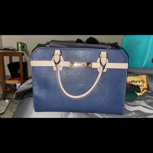 Brand new guess purse. Only used twice
